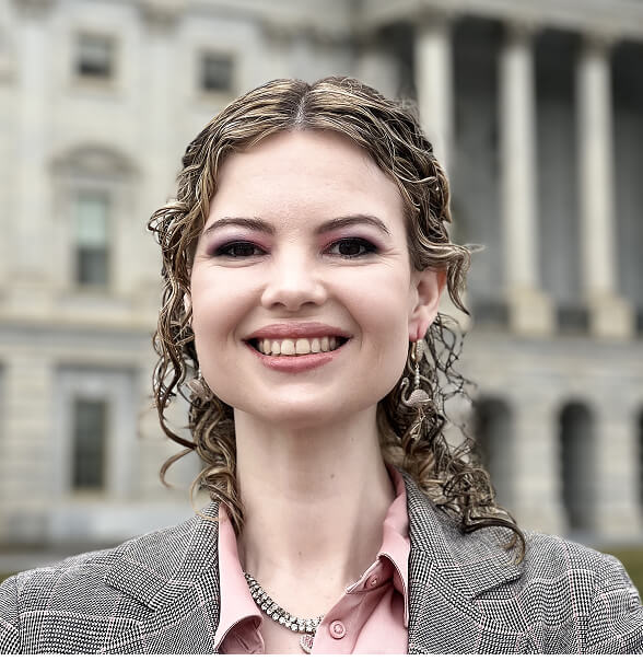 Sarah Tompkins (’05)