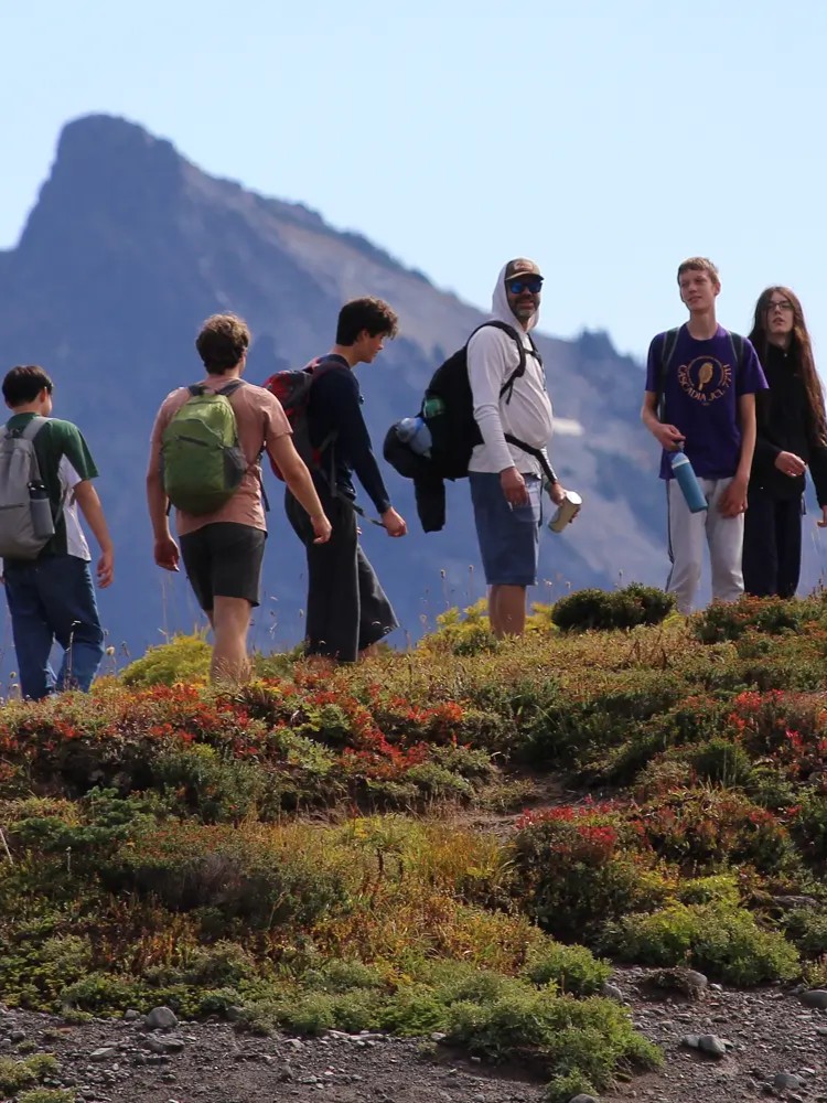 overlake students in experiential education on a hike