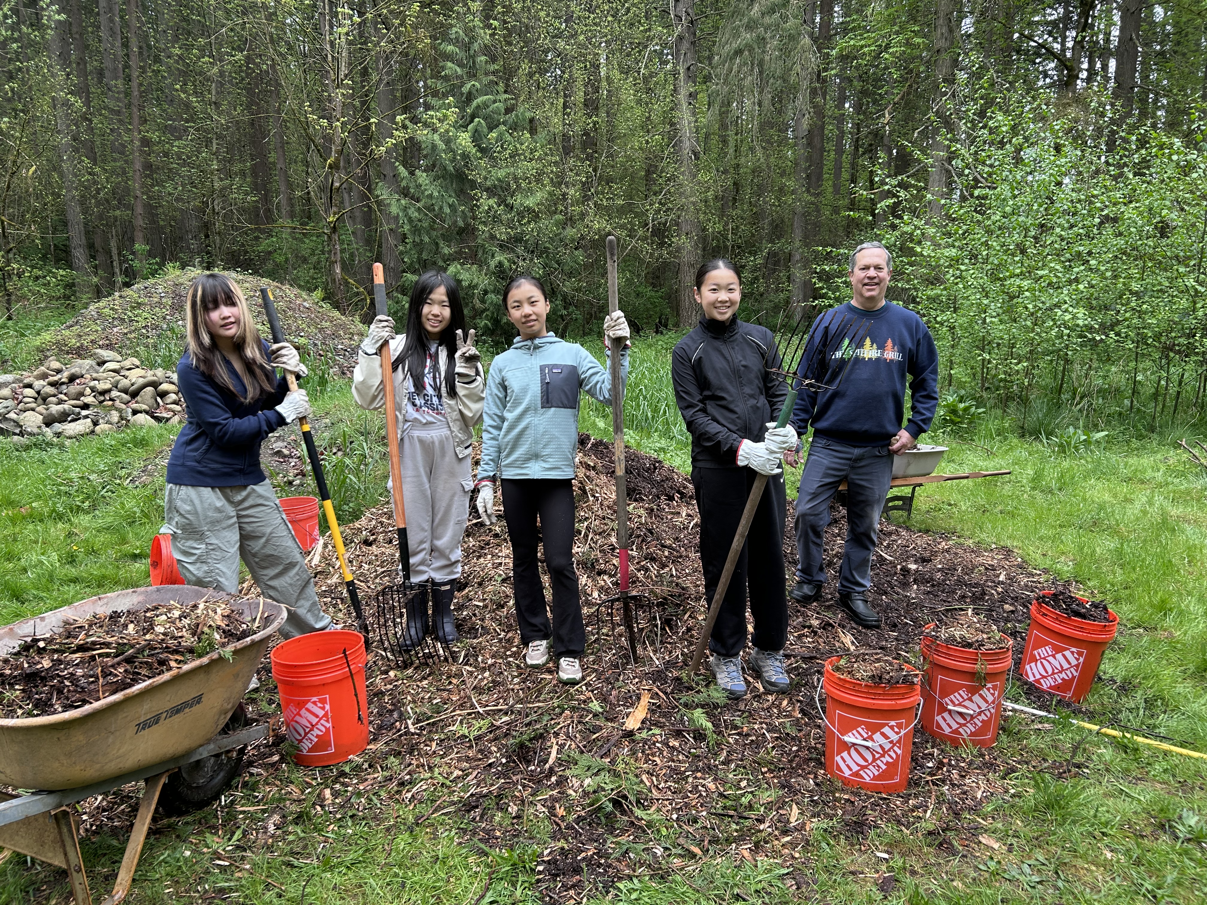 Middle school students cleaning up community