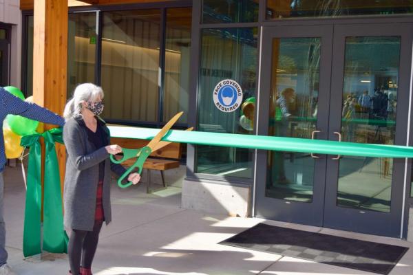 Lisa O. cutting ribbon